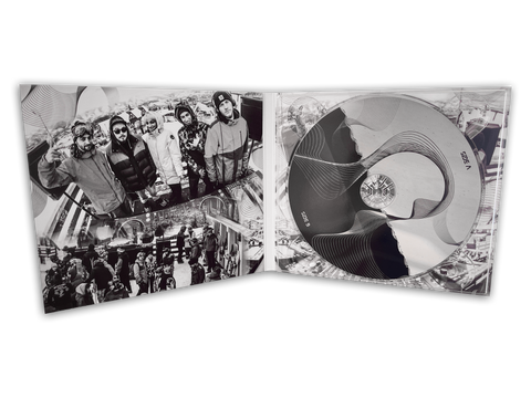 Pachet Stickere + Album U.N.D.E - Primul care vine / Ultimul care pleacă (CD GRATUIT)